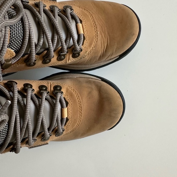 Youth ( big boy) Timberland waterproof hikers. Size 7 - Picture 3 of 7